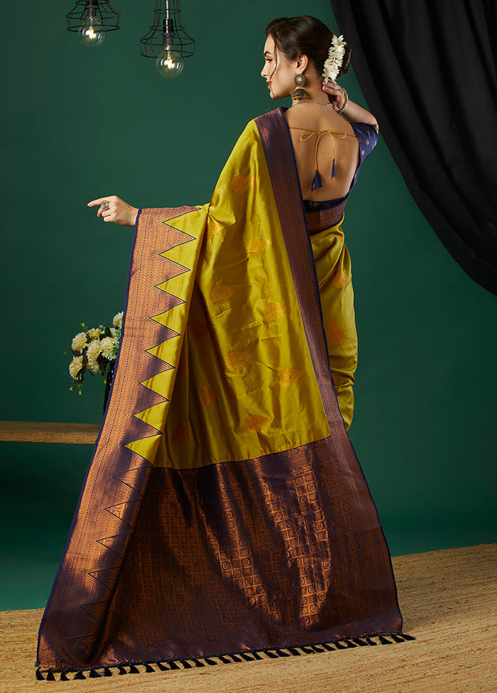 Parrot Green Banarasi Silk Saree With Blouse Piece Discount Sale Online